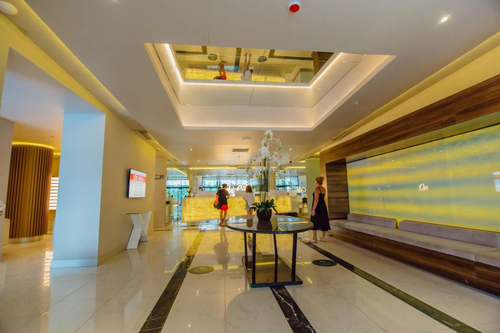 Orbi City Black Sea View Aparthotel Батуми Экстерьер фото